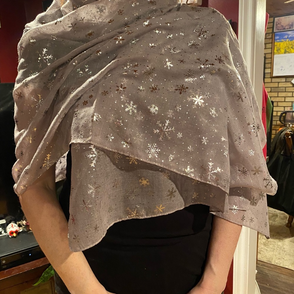 Fabulous Christmas scarves in 3 colours black, pink, and grey little snowflakes